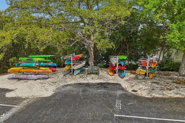 Building Photo - 7050 Sunset Dr S