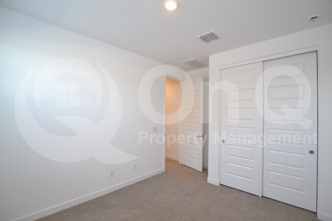 Building Photo - 9213 W Glenrosa Ave