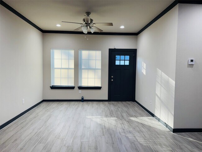 Building Photo - 4802 Cruse Rd