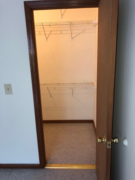 Building Photo - 471 New Paltz Rd