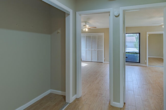Building Photo - 2525 SW Egret Pond Cir