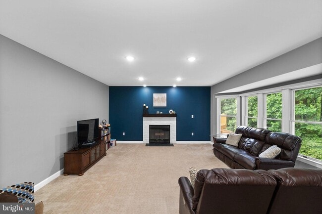 Building Photo - 6874 Caravan Ct