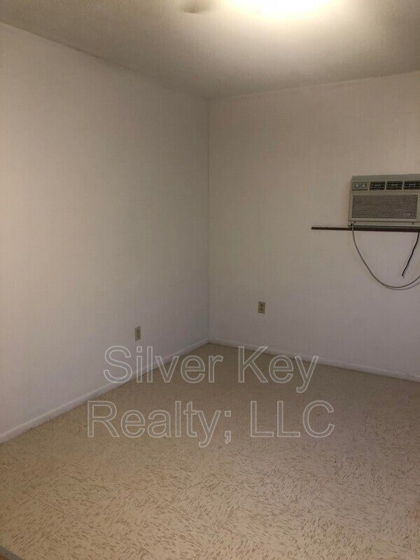 Building Photo - 194 Setterberg Rd