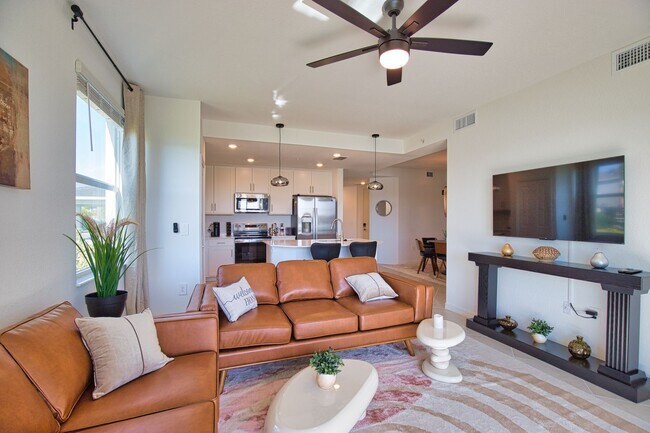 Building Photo - Seasonal Short-Term 3 Bedroom 2 Bathroom First Floor Condo located in Wellen Golf & Country Club!