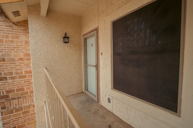 Building Photo - 1419 E Gustavus St