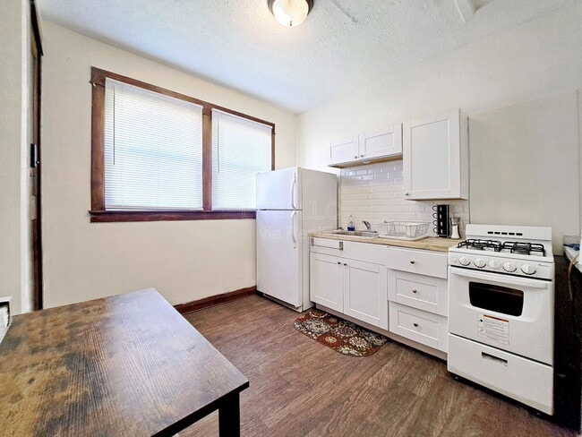 Building Photo - 1209 Central Ave