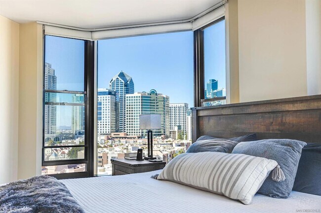 Building Photo - 500 W Harbor Dr