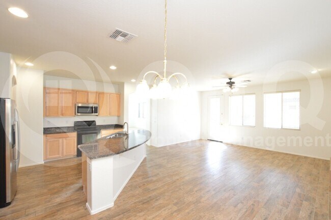 Building Photo - 3105 E Vallejo Dr