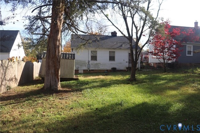 Building Photo - 2628 Kenwood Ave