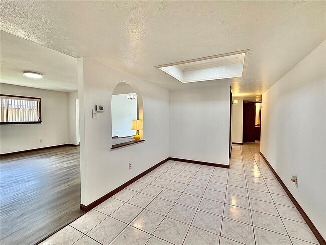 Building Photo - 7111 El Sereno Dr