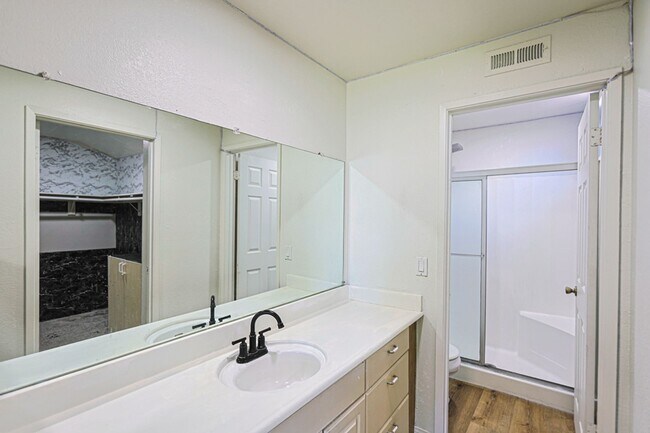 Building Photo - 3440 W Park Balboa Ave