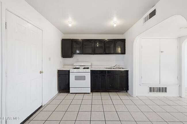 Building Photo - 13113 Violeta Ln