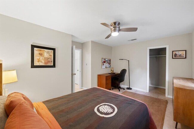 Building Photo - 12817 Hymeadow Dr