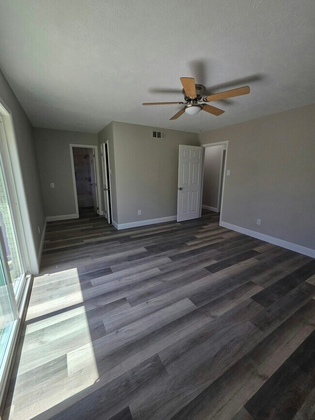 Building Photo - 2504 Magna Vista Dr