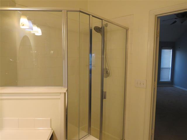 Building Photo - 7585 Ravenhill Dr