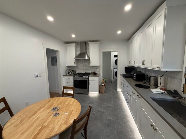 Building Photo - 39 Langley Rd