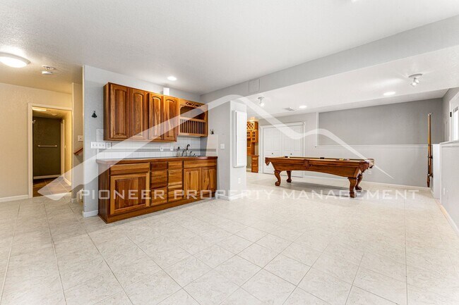 Building Photo - Beautiful Home with Fenced Back Yard and Cozy Fireplace