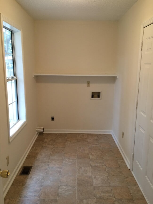Building Photo - 112 Pecan Grove Ave