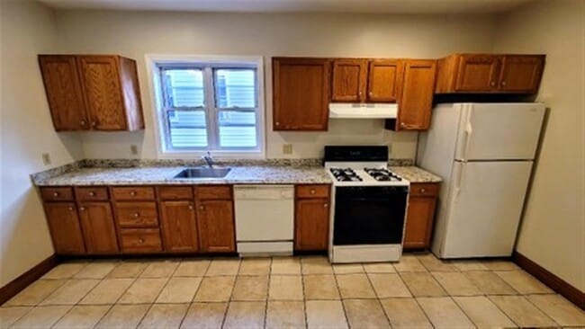 Primary Photo - 12 Fenwick St