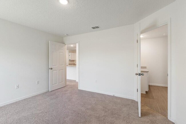 Building Photo - 442 SW Carmelite St