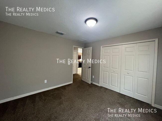 Building Photo - 16147 SW 17th Ave