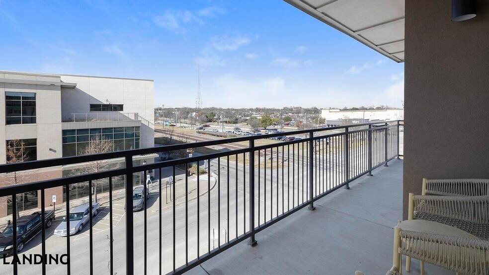 Building Photo - 101 S Center St