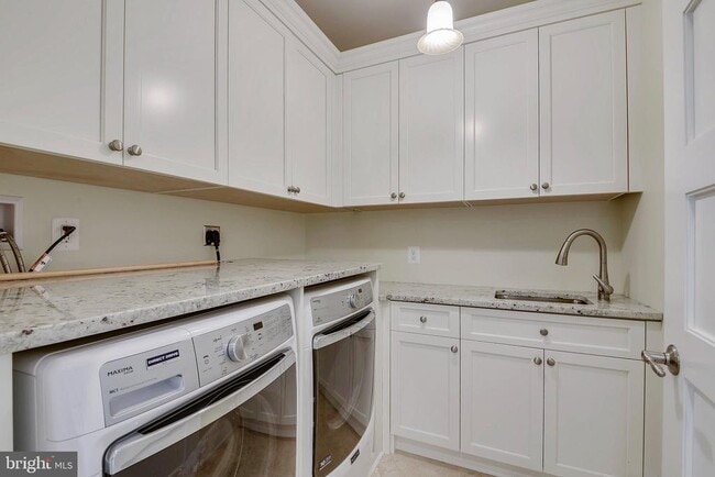 Building Photo - 8703 Bradmoor Dr