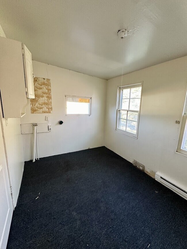 Building Photo - 1038 6th Ave