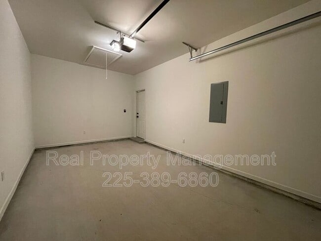 Building Photo - 17414 Berkshire Dr