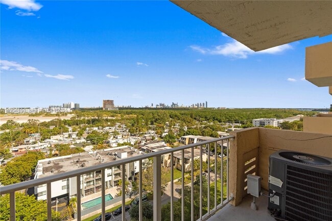 Building Photo - 2350 NE 135th St