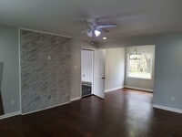 Building Photo - 6885 Brady Hill Dr