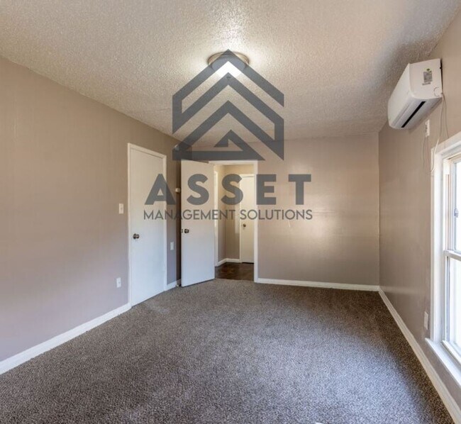 Building Photo - Section 8 approved home!