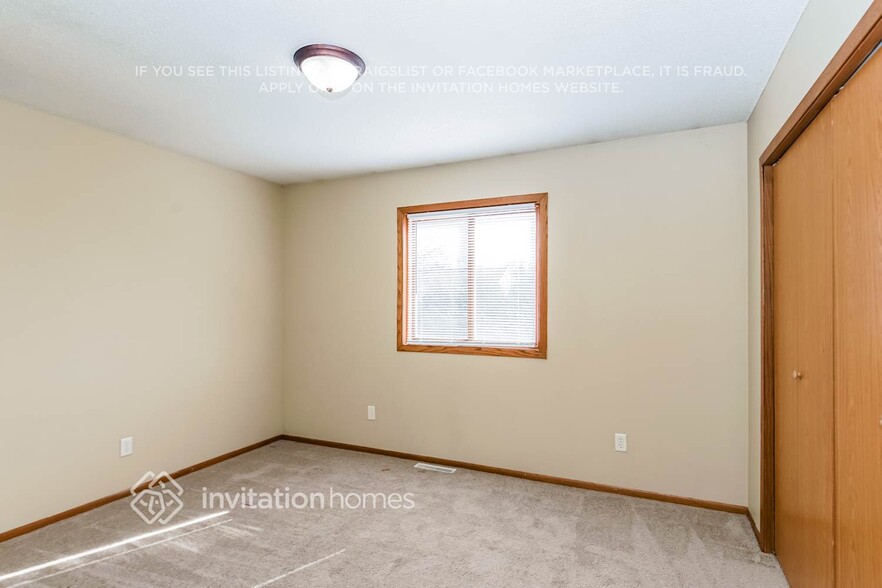 Building Photo - 3873 Hale Ave N