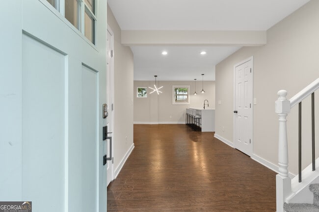 Building Photo - 1887 E Farris Ave