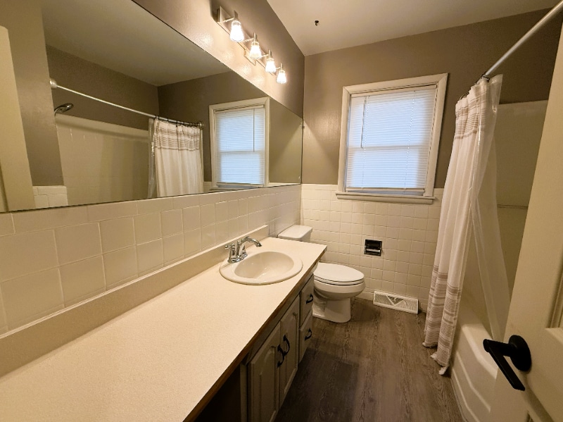 Building Photo - 2515 Richmond N