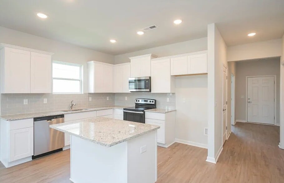 Building Photo - 3707 Clementine Ln