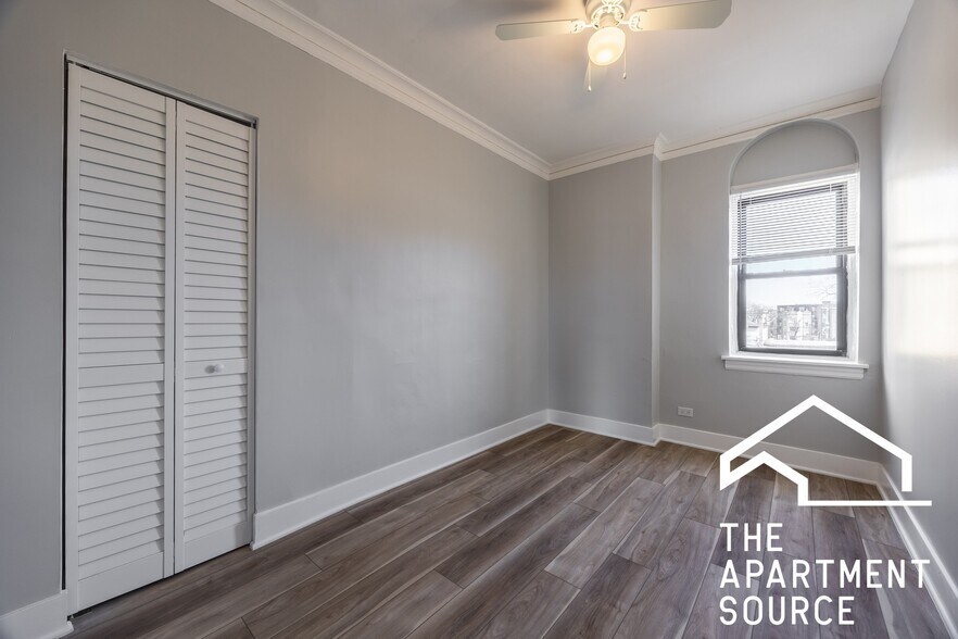 Building Photo - 6148 N Francisco Ave