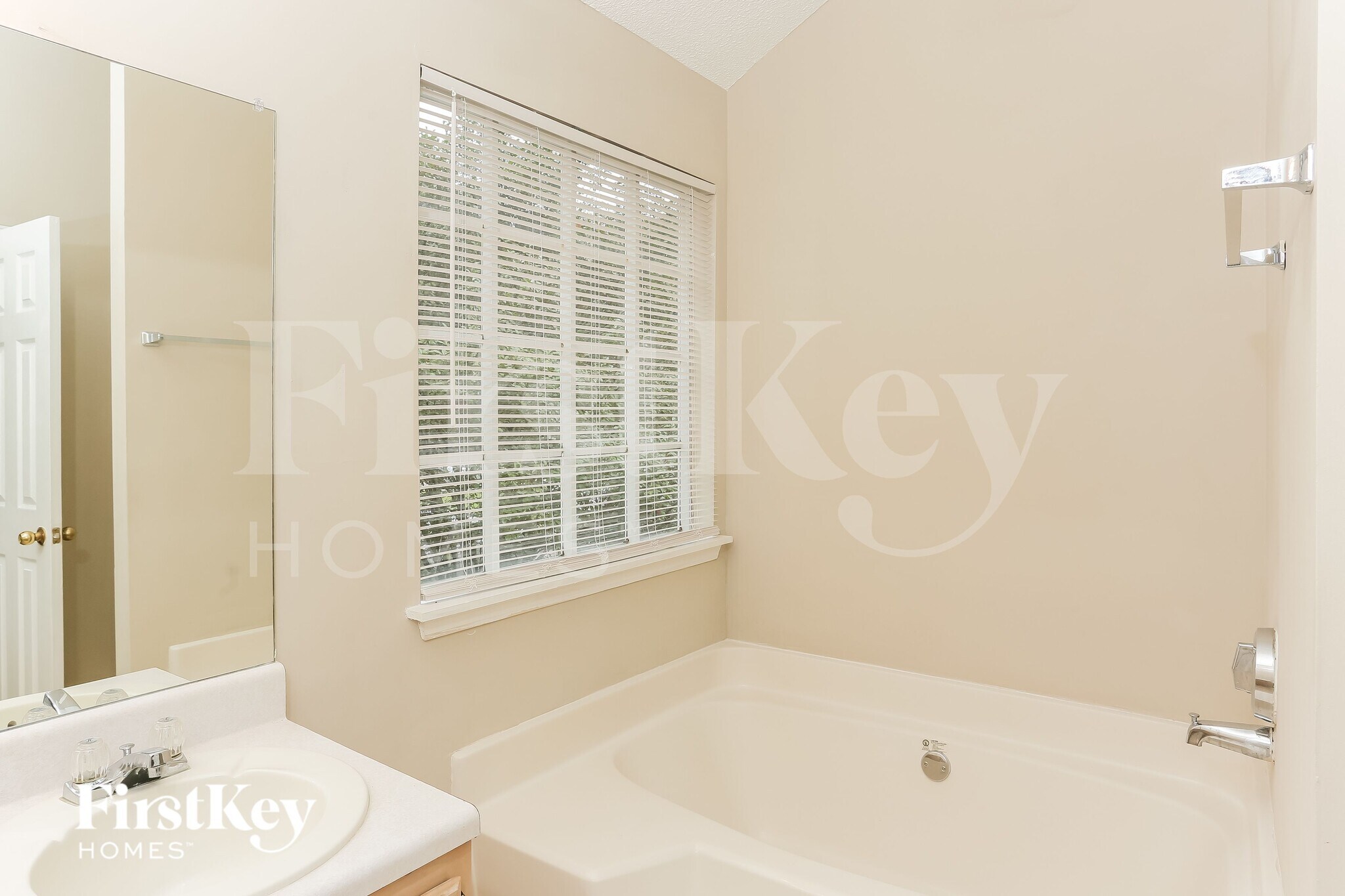 Building Photo - 993 Cherry Laurel Dr