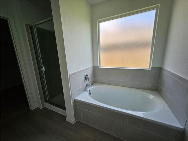 Building Photo - 400 Camargue Dr