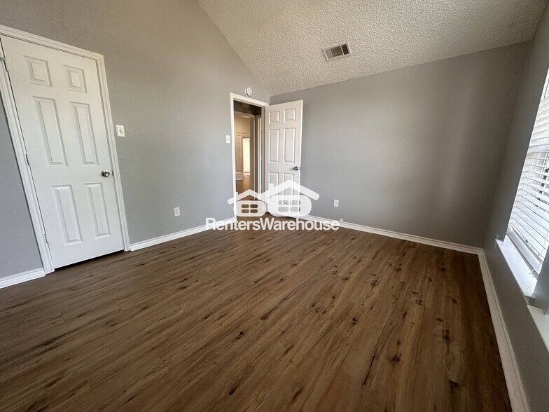 Building Photo - 616 Havencrest Dr