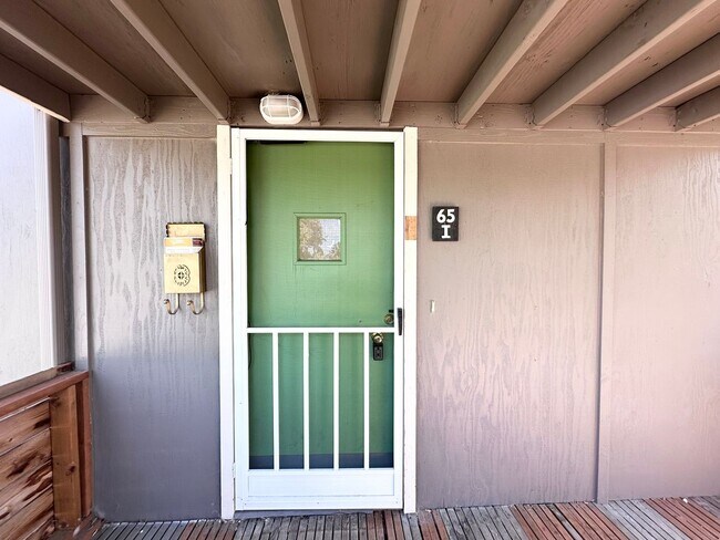 Primary Photo - 2 Bed 1 Bath with Back Patio in Montavilla!
