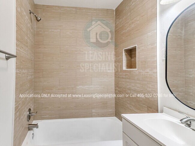 Building Photo - Charming Mid Norman 3 Bed 2 Bath Home!