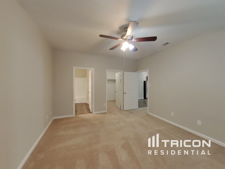 Building Photo - 440 Dove Creek Ln