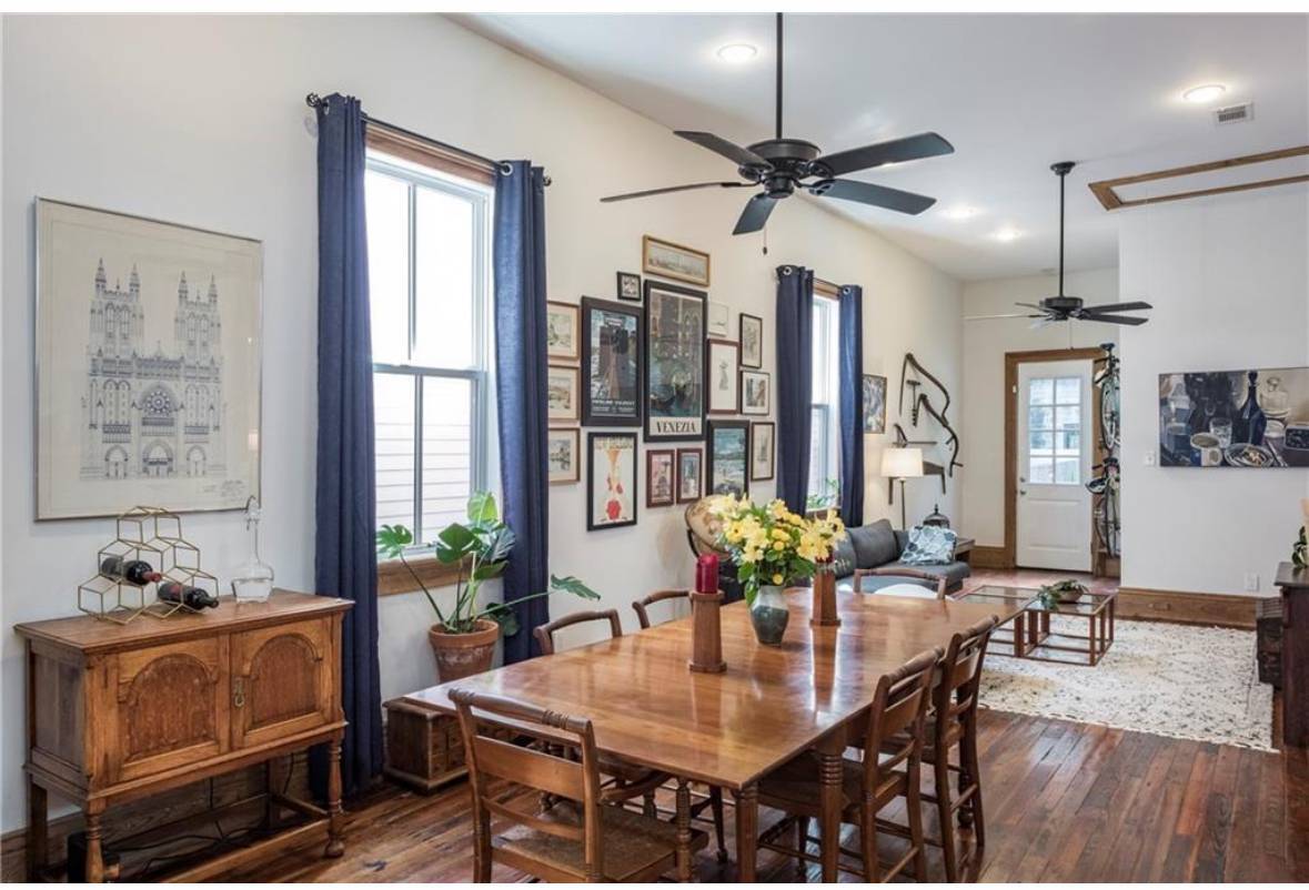 Building Photo - 620 S Lopez St