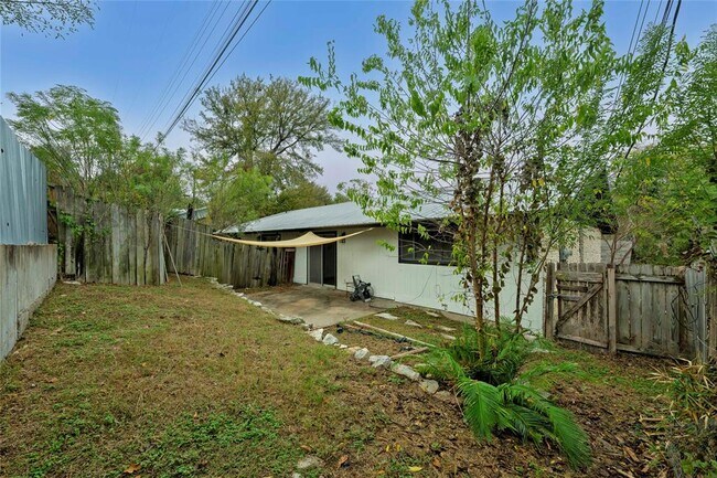 Building Photo - 1706 Elmhurst Dr