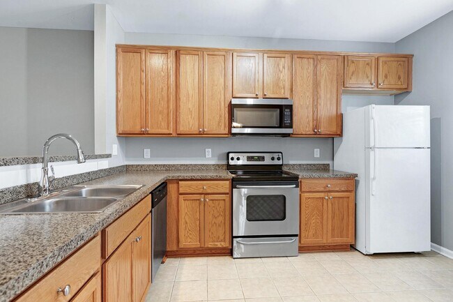 Building Photo - 326 Commons Dr
