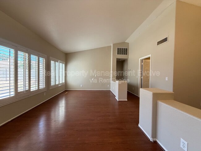 Building Photo - 1007 W Cooley Dr