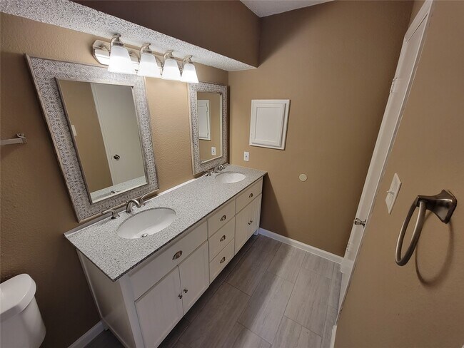 Building Photo - 5718 Fargo Dr