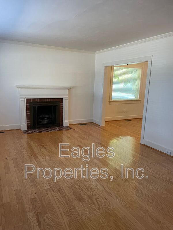 Building Photo - 300 S Andrews Ave