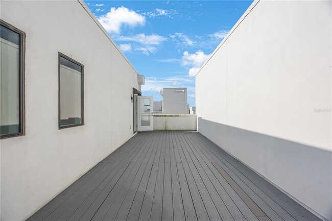 Building Photo - 1330 W Gray St